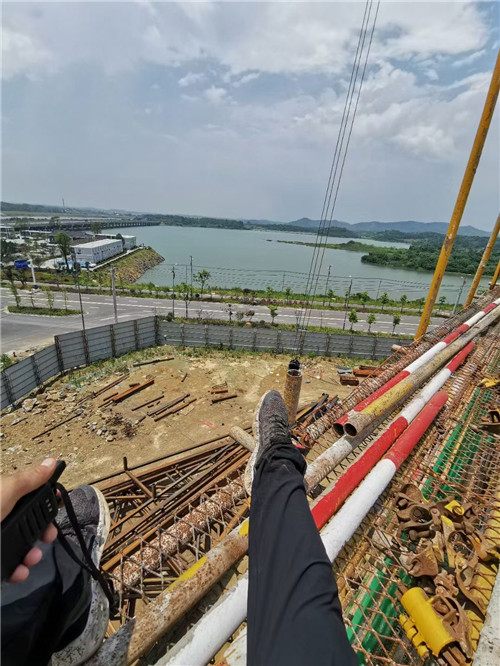 新河县作业中发生设备损坏或人员意外，责任怎么划分？