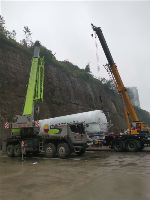 新河县“不怕风雨冻”—— 吊车的 “恶劣环境适应” 技术